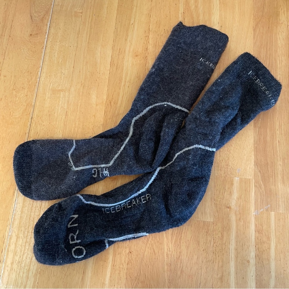 Icebreaker women’s crewe hike socks—black